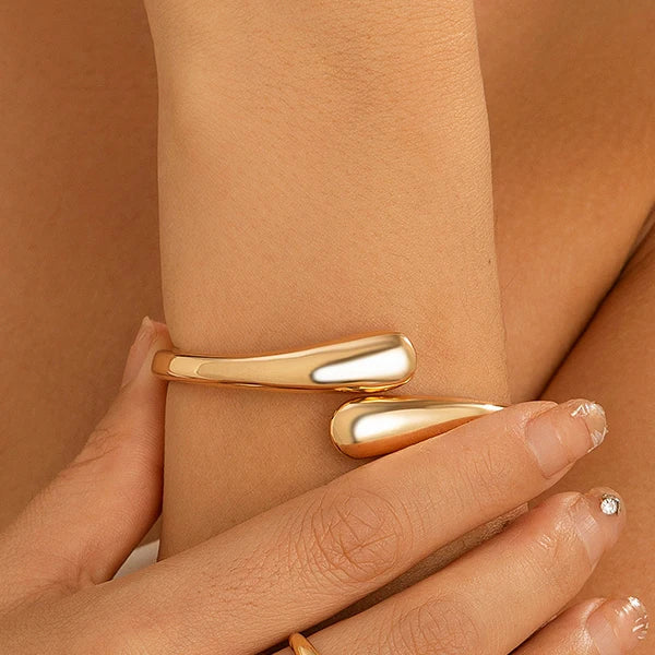 Aurelia Non-Tarnish Metal Curve Jewelry Set